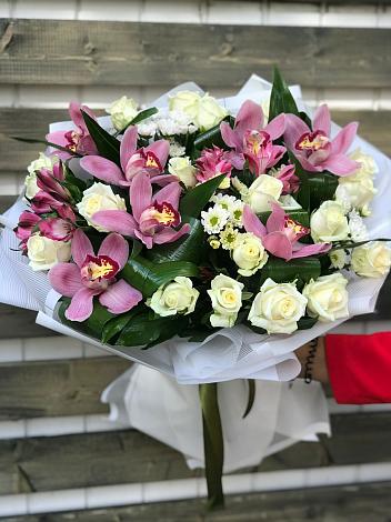 Букет цветов из: Розы и Хризантемы в Берёзовской