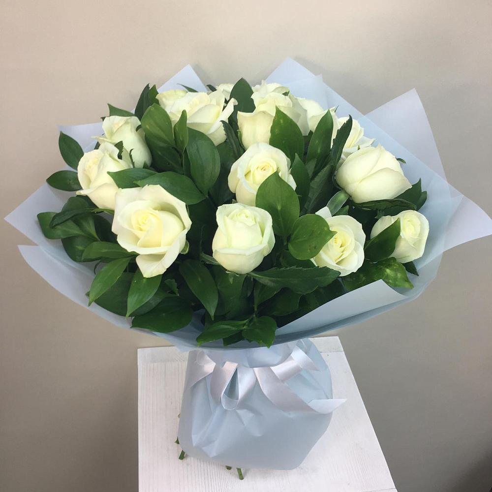 Букет 15 Белых роз Проуд в Берёзовской