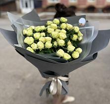 Букет Белые кустовые розы Солинеро в Берёзовской