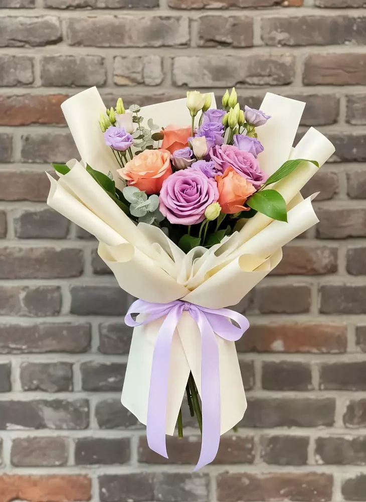 Букет цветов из: Лизиантусы и Розы в Берёзовской