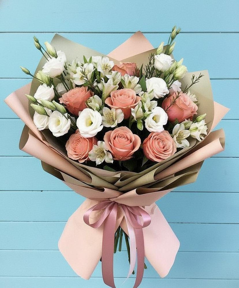 Букет цветов из: Розы, Альстромерии и Лизиантусы в Берёзовской