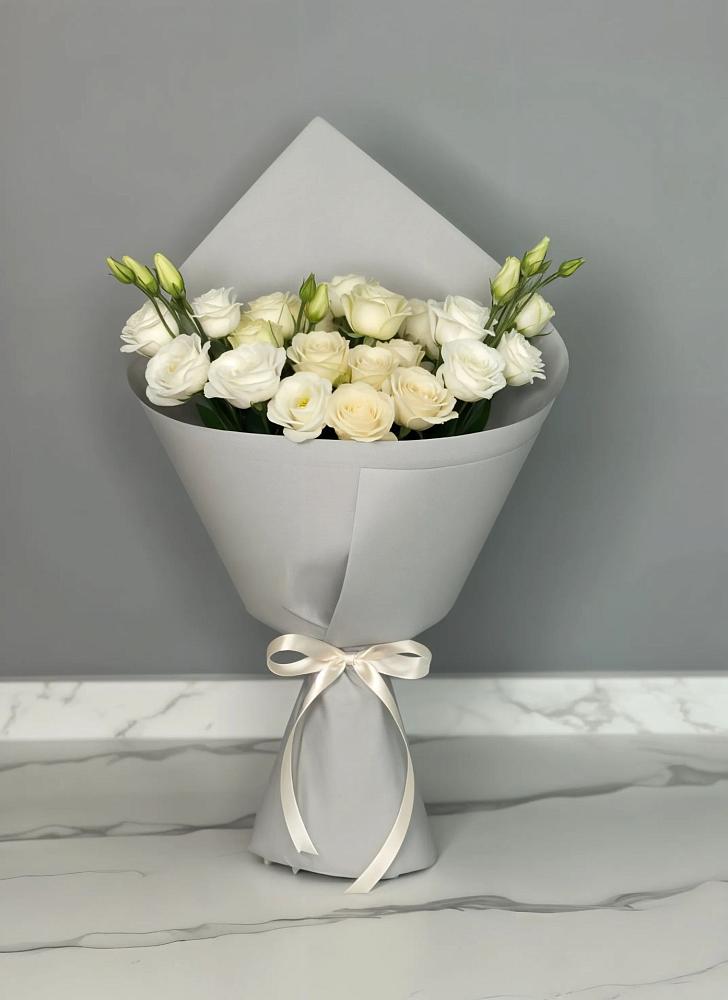 Букет цветов из: Розы и Лизиантусы в Берёзовской