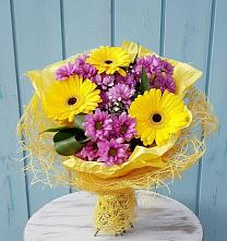 Букет цветов из:  Хризантемы и Герберы в Берёзовской