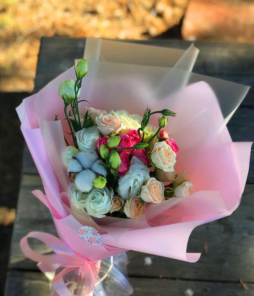 Букет цветов из: Розы и Лизиантусы в Берёзовской