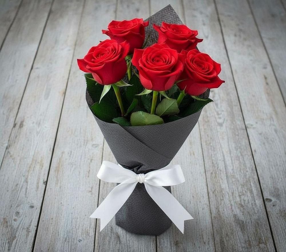 Букет 5 Красных роз Эдлесс Лав в Берёзовской
