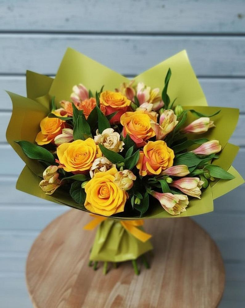 Букет цветов из: Альстромерии и Розы в Берёзовской