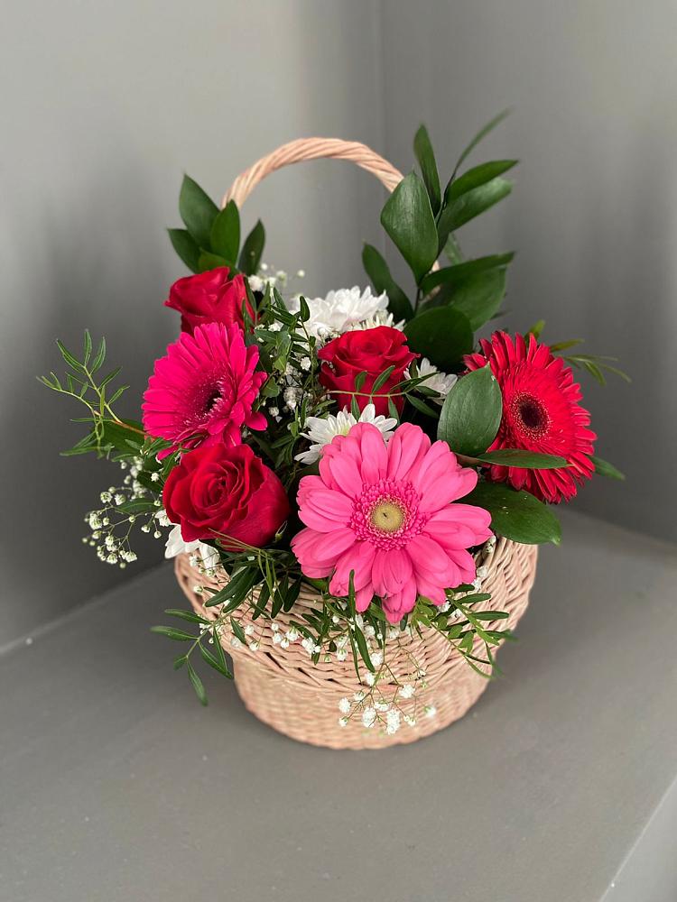 Цветочная композиция из Розы, Хризантемы и Герберы в корзине в Берёзовской