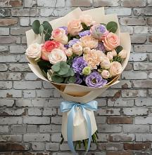 Букет цветов из:  Розы, Лизиантусы и Гвоздики в Берёзовской