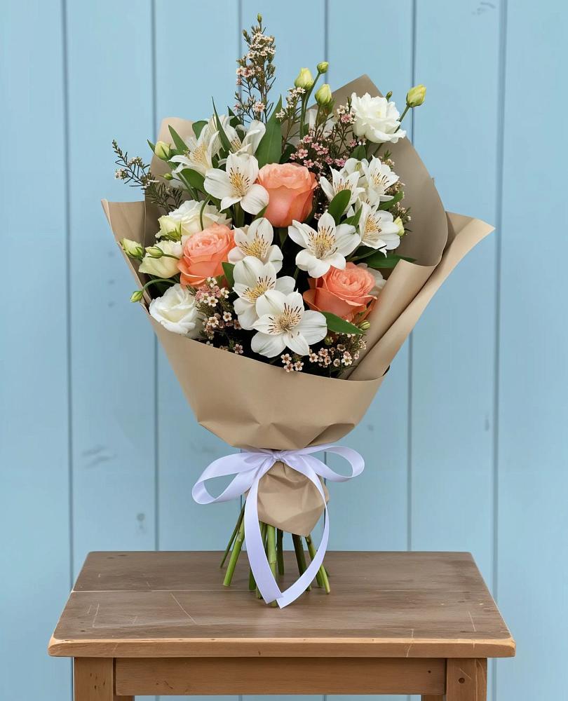 Букет цветов из: Альстромерии, Лизиантусы, Розы и Хризантемы в Берёзовской